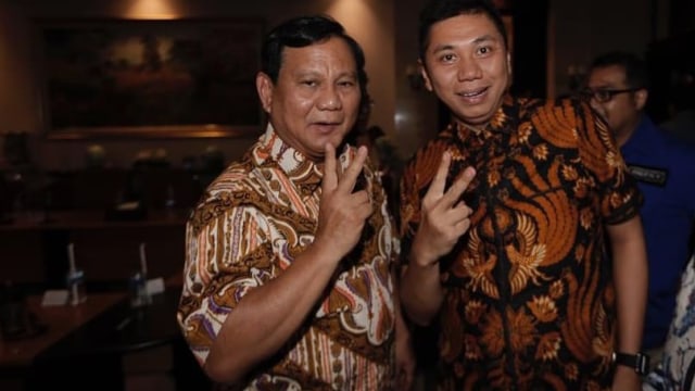 Caleg Demokrat Jansen Sitindaon bersama Prabowo Subianto. Foto: Dok. Istimewa