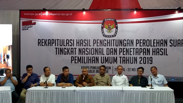 Konpers KPU bersama Koalisi Adil Makmur Prabowo-Sandi. Foto: Fadjar Hadi/kumparan