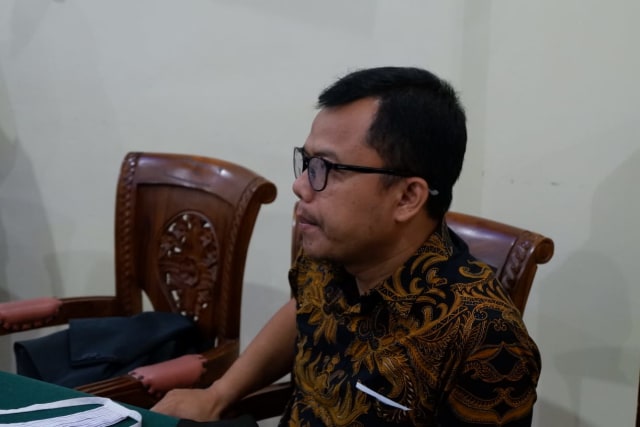 Jaksa Penuntut Umum Komisi Pemberantasan Korupsi (JPU KPK) Wawan Yunarwanto saat diwawancarai awak media di Pengadilan Tipikor Tanjungkarang, Kamis (25/4) | Foto : Obbie Fernando/Lampung Geh