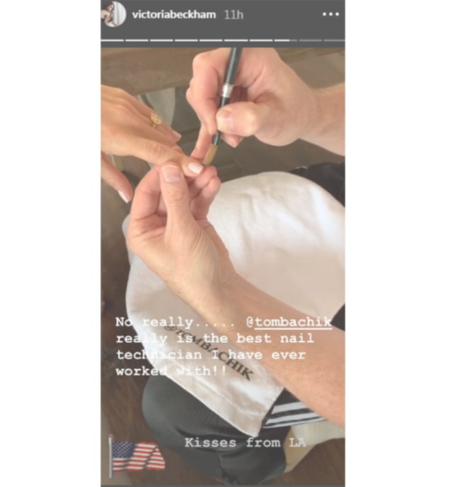 Victoria Beckham merekam proses manikur melalui Instagram stories miliknya