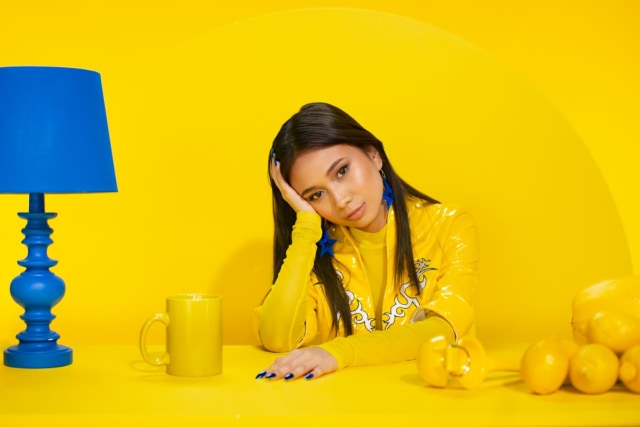NIKI Terlibat Cinta Rahasia dalam 'Lowkey', Single ...