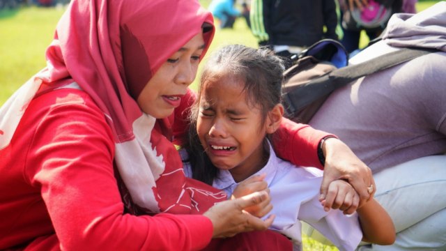 Simulasi bencana gempa bumi di SLB Negeri A Kota Bandung. (Foto-foto: Agus Bebeng)