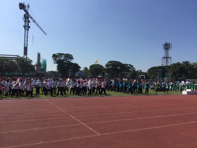 Suasana saat latihan koreografi jelang peringatan Hari Tari Sedunia di Stadion Sriwedari, Solo, pada Senin (29/4/2019). (Tara Wahyu N.V.)