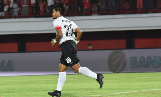 Bambang Pamungkas saat bertanding melawan Bali United. Foto: Dok. Persija