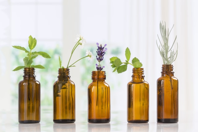 Essential oil dapat memberi efek rileks dan nyaman pada tubuh. Foto: Shutterstock