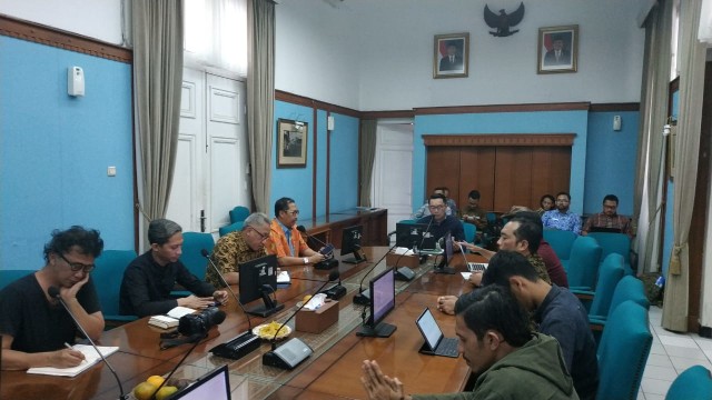 Pertemuan para penggerak komunitas dan industri dengan Gubernur Jawa Barat Ridwan Kamil. (Foto: Ipang Mahardhika/cermat)