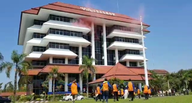 Simulasi kesiapsiagaan bencana di UPN Yogyakarta, Jumat (26/4/2019). Foto: Istimewa.