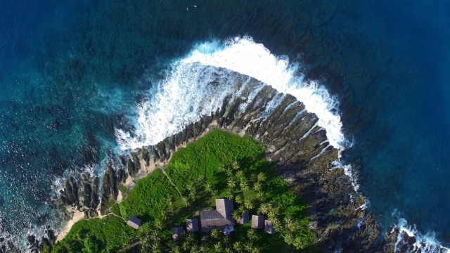 Resort khusus tamu asing dengan ombak Samudera Hindia di Pulau Simeulue. Foto: Ahmad Ariska/acehkini