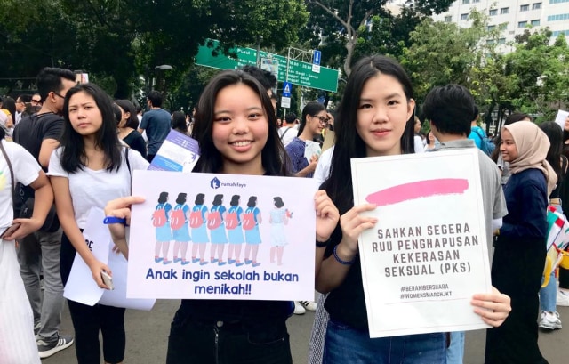 Aksi cewek dan anak muda di Womensmarch Jakarta, Sabtu (27/4). Foto: Dok. Stephanie Elia/kumparan