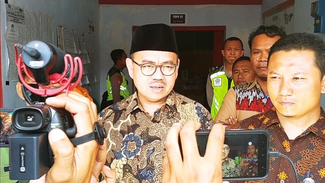 Direktur Materi dan Debat BPN Prabowo-Sandi, Sudirman Said berbicara kepada awak media saat meninjau PSU di Brebes. Foto: Dok. BPN
