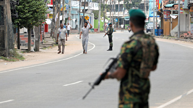Ilustrasi tentara Sri Lanka sedang berjaga. Foto: Reuters/Dinuka Liyanawatte