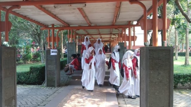 Sejumlah siswa SMA dari Malang Raya dalam acara Open House Institute Teknologi Nasional (ITN) Malang, sabtu (27/4).