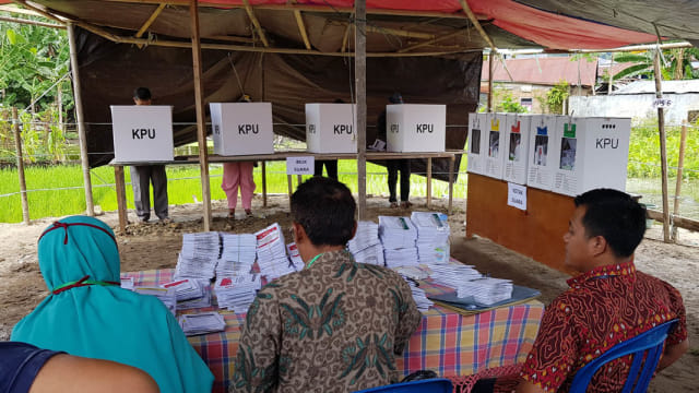 Pelaksanaan pemungutan suara ulang di TPS 17 Rimuku, Mamuju. Foto: Adi/Sulbar Kini