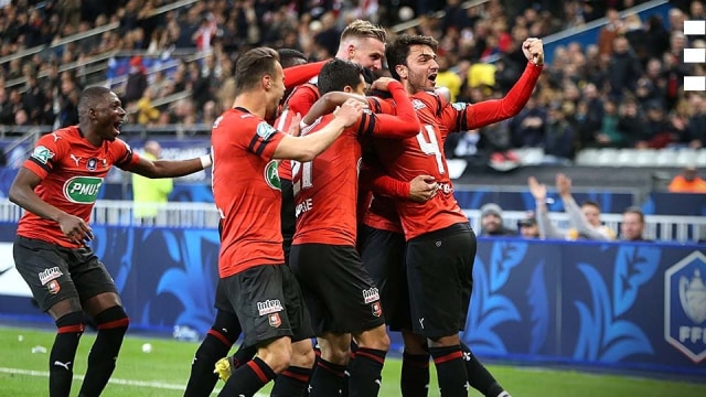 Para pemain Stade Rennais merayakan kemenangan atas PSG di ajang Coupe de France. Foto: Twitter: Stade Rennais