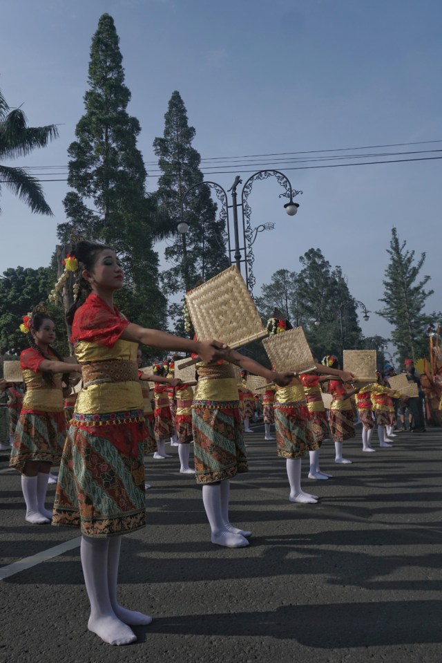 3000 penari peringati hari tari sedunia, Bandung, Jawa Barat