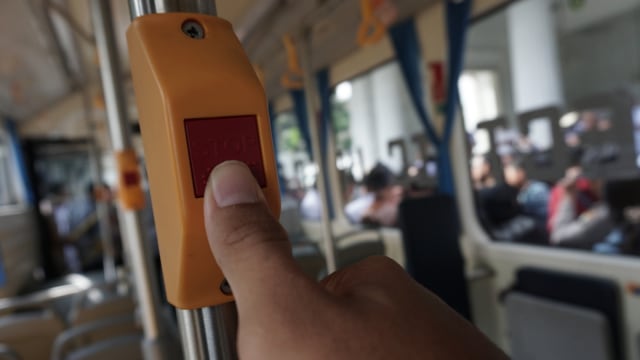 Anies Baswedan meresmikan Bus Listrik Transjakarta