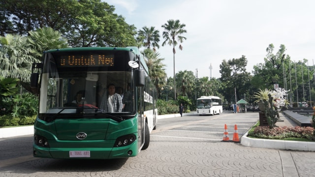 Bus Listrik Transjakarta di Balai Kota DKI Jakarta. Foto: Iqbal Firdaus/kumparan