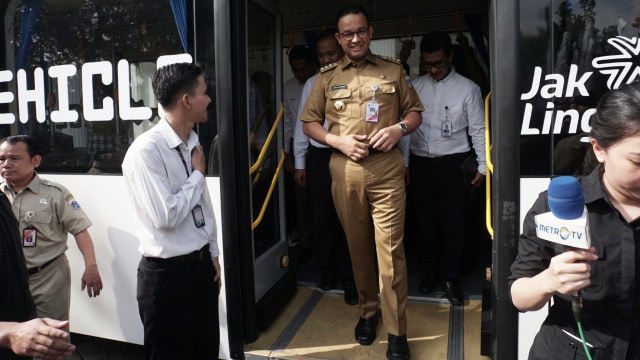 Anies Baswedan meresmikan Bus Listrik Transjakarta