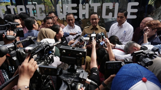 Anies Baswedan meresmikan Bus Listrik Transjakarta