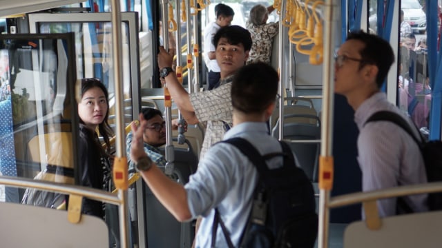 Anies Baswedan meresmikan Bus Listrik Transjakarta