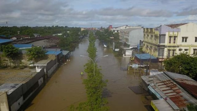 Kota Sorong Hari ini digenangi banjir. Foto:Balleo-kumparan