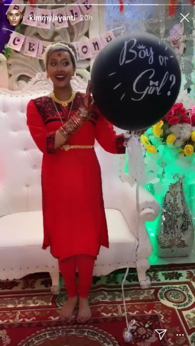 Kimmy Jayanti Menggelar Bangle Ceremony