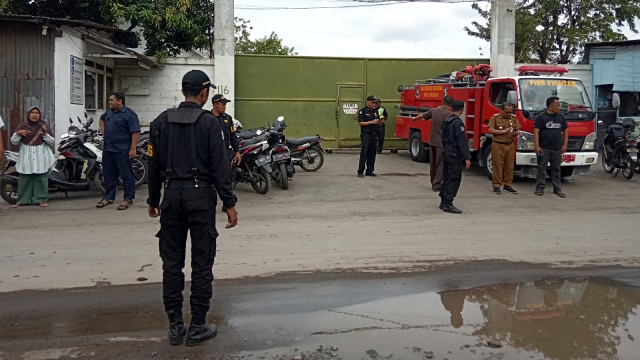 Ledakan tabung tangki di Jalan Nambangan, Surabaya