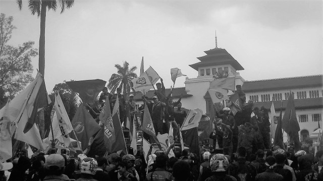 Demo buruh di Bandung. (Iman Herdiana)