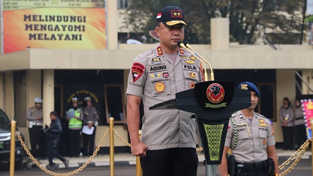 Kapolda Jabar Irjenpol Agung Budi Maryoto saat memimpin Apel Pasukan Keselamatan Lodaya 2019. Foto: Rachmadi Rasyad/kumparan