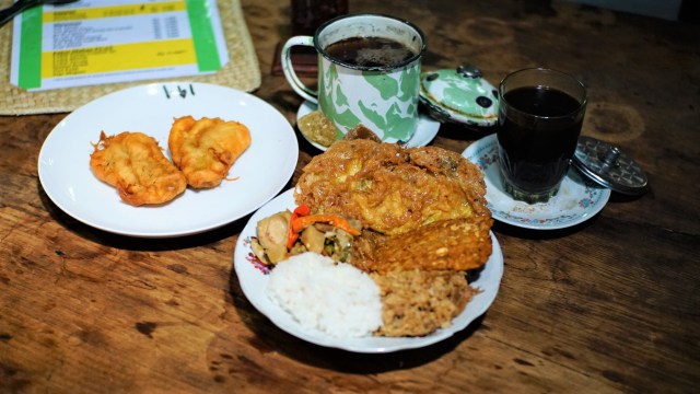Makanan di Warung Kopi Klotok