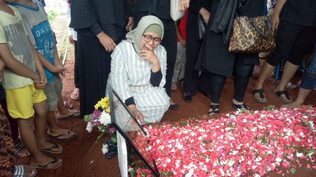 Suasana Pemakaman Eddy Riwanto di TPU Kampung Rawa Sapi, Bekasi Foto: Ainul "Owi" Qalbi/kumparan