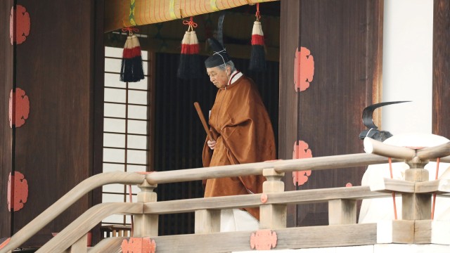 Kaisar Jepang Akihito, Taiirei-Tojitsu-Kashikodokoro-Omae-no-gi, upacara turun tahta, Istana Kekaisaran di Tokyo, Jepang
