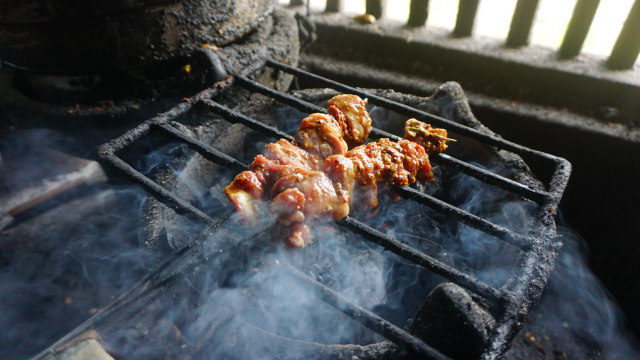 Sate Kambing Sor Talok di Yogyakarta Foto: Azalia Amadea/Kumparan