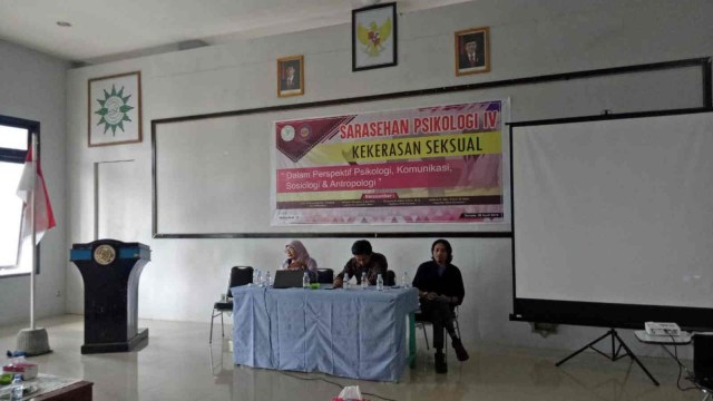 Sarasehan Kekerasan Seksual yang digelar Himpunan Mahasiswa Ilmu Komunikasi Uiniversitas Muhammadiyah Maluku Utara di Kota Ternate, Maluku Utara. (Foto: Rajif Duchlun/cermat)