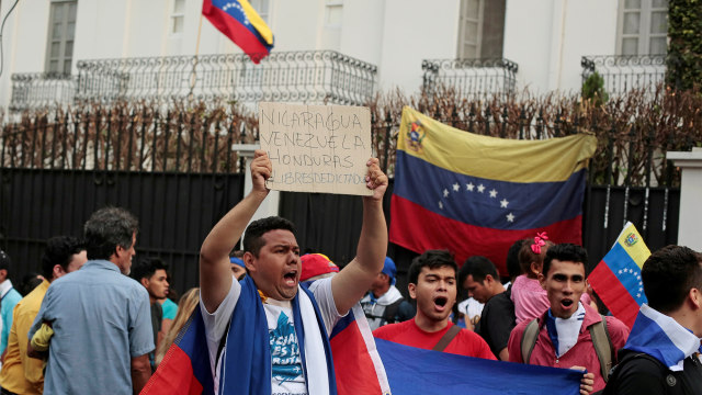 Warga Venezuela  Foto: REUTERS / Juan Carlos Ulate