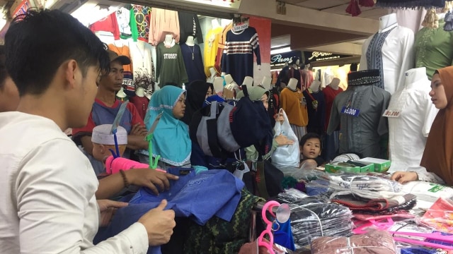 Suasana Pasar Tanah Abang jelang Ramadan, Rabu (1/5). Foto: Elsa Toruan/kumparan