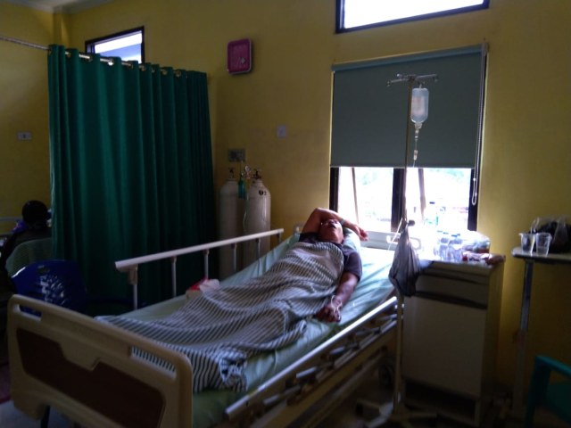 Ketua PPK Sungailiat, Solihin masih mendapatkan perawatan medis di RSUD Depati Bahrain