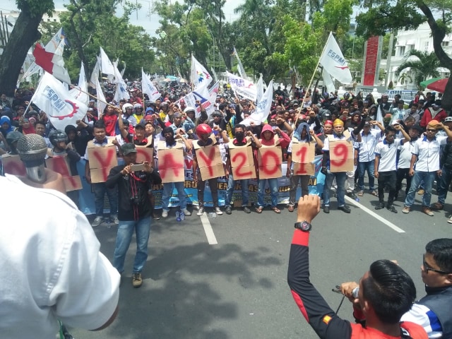 Buruh yang tergabung dalam Federasi Serikat Pekerja Metal Indonesia (FSPMI) Sumatera Utara menggelar aksi perayaan Hari Buruh (May Day), Rabu (1/5/2019) SumutNews.com