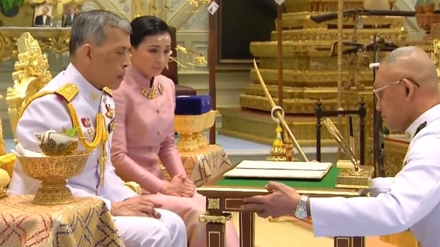 Suasana pernikahan Raja Thailand Maha Vajiralongkorn di Bangkok. Foto: AFP/THAI TV POOL