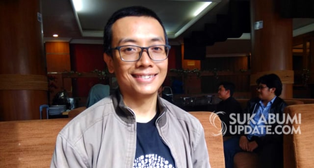 Web Programmer, YouTuber, sekaligus Dosen Universitas Pasundan (Unpas) Bandung, Sandhika Galih usai mengisi Seminar Ngoding Happy (Ngopy) yang diselenggarakan kampus AMIK CBI Sukabumi, Rabu (1/5/2019). | Sumber Foto:Rawin Soedaryanto.