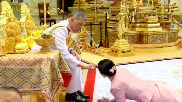 Suasana upacara pernikahan Raja Thailand Maha Vajiralongkorn dan Ratu Suthida di Bangkok, Thailand. Foto: Pool TV Thailand/ Via Reuters