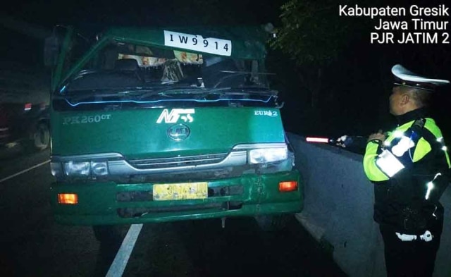 Evakuasi kecelakaan dua truk di Tol Romokalisari