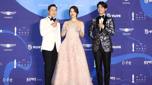Shin Dong-Yeob, Suzy dan Park Bo-gum menghadiri Baeksang Arts Awards ke-55 di COEX D Hall di Seoul, Korea Selatan. Foto: Getty Images / Chung Sung-Jun