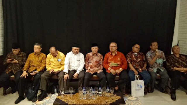 Tokoh-tokoh lintas agama dalam dialog 'Merawat kerukunan umat pasca pemilu' di Resto Tjikini Lima, Jakarta Pusat, Kamis (2/5). Foto: Maulana Ramadhan/kumparan