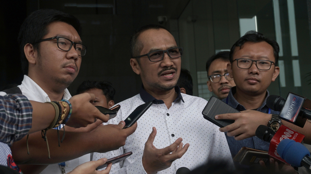 Abraham Samad memberikan keterangan pers di Gedung Komisi Pemberantasan Korupsi di Gedung KPK, Jakarta. Foto: Fanny Kusumawardhani/kumparan