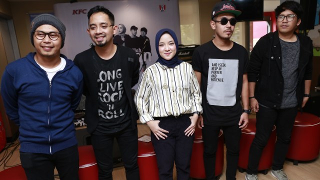 Kelompok penyanyi Sabyan saat hadir di launching album Bismillah di Kfc Tugu Tani, Jakarta, Jumat, (3/5). Foto: Ronny