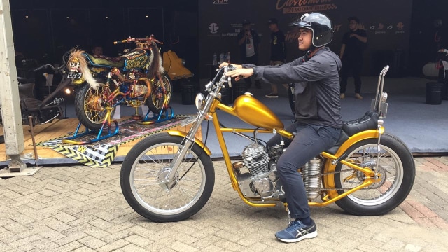 Replika Chopper emas milik Jokowi
