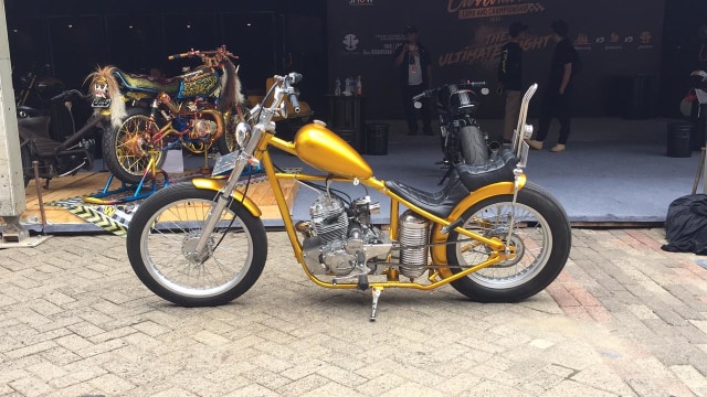 Replika Chopper emas milik Jokowi