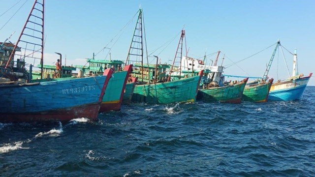 Kapal-kapal yang akan ditenggelamkan Menteri KKP Susi Pudjiastuti. Foto: Dok. KKP