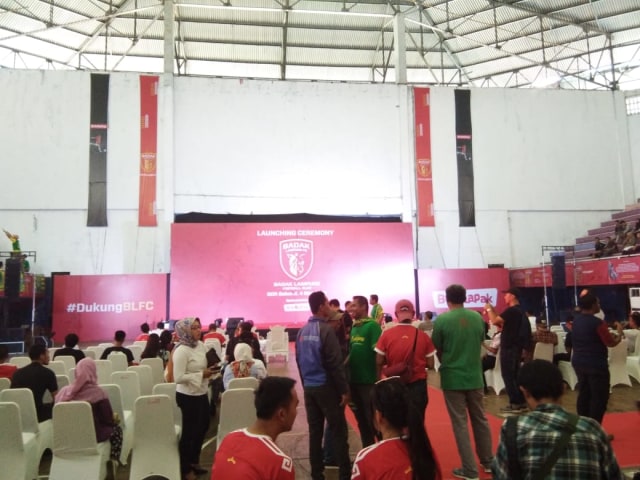 Suasana menjelang Launching Ceremony Badak Lampung FC di GOR Saburai, Sabtu (4/5) | Foto : Obbie Fernando/Lampung Geh